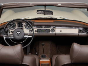 Image 18/37 de Mercedes-Benz 280 SL (1969)