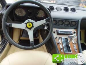 Image 9/10 de Ferrari 400 GT (1978)