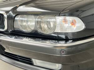 Immagine 44/48 di BMW 740i (2001)