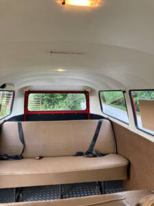 Image 19/25 of Volkswagen T2b minibus (1976)