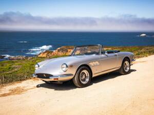 Image 25/48 of Ferrari 330 GTS (1968)