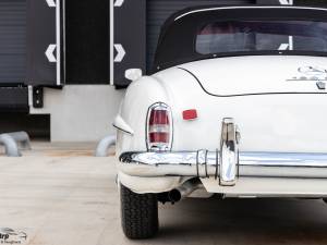 Image 17/48 of Mercedes-Benz 190 SL (1958)