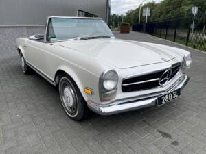 Image 25/35 of Mercedes-Benz 280 SL (1967)