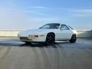 Immagine 2/15 di Porsche 928 GTS (1995)