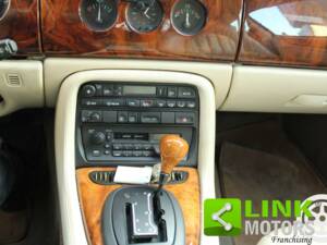 Bild 9/10 von Jaguar XK8 4.0 (1997)