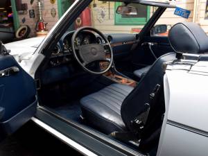 Image 16/32 de Mercedes-Benz 560 SL (1987)