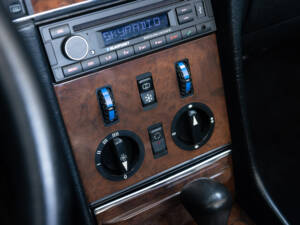 Image 13/30 of Mercedes-Benz 300 SL (1987)