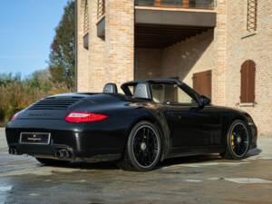 Immagine 13/50 di Porsche 911 Carrera GTS (2011)