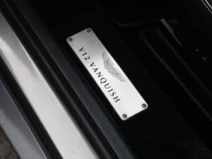 Image 13/22 of Aston Martin V12 Vanquish (2003)