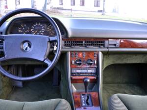 Image 15/25 de Mercedes-Benz 500 SEL (1984)