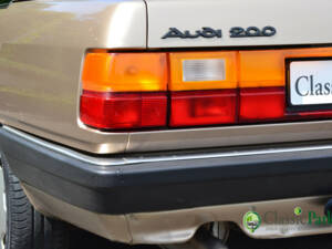 Image 16/45 of Audi 200 - 2.1 Turbo (1984)