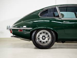 Bild 28/39 von Jaguar E-Type V12 (2+2) (1971)