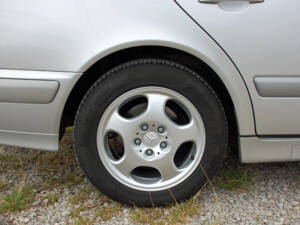Imagen 26/34 de Mercedes-Benz E 240 (1999)