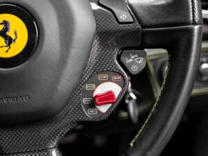 Image 34/50 of Ferrari 458 Italia (2013)