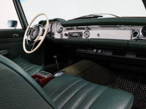 Image 23/31 of Mercedes-Benz 280 SL (1968)