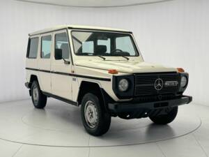 Bild 6/7 von Mercedes-Benz 240 GD (LWB) (1984)