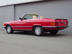 Image 4/84 of Mercedes-Benz 500 SL (1984)