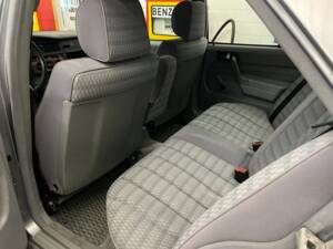 Image 17/22 of Mercedes-Benz 190 E 2.3 (1992)