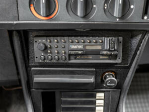 Image 12/23 of BMW 320&#x2F;6 (1982)