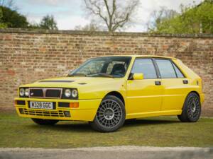 Image 45/50 of Lancia Delta HF Integrale Evoluzione II (1994)