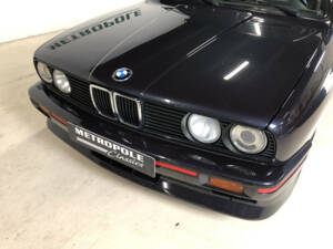 Image 8/28 of BMW M3 (1990)