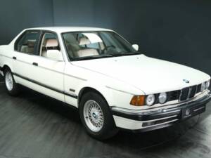 Immagine 8/30 di BMW 735i (1987)