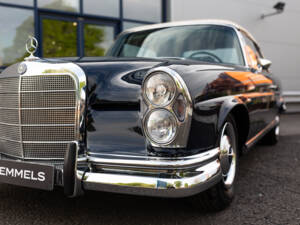 Image 24/30 of Mercedes-Benz 250 SE (1967)