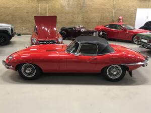 Image 8/32 de Jaguar E-Type (1969)