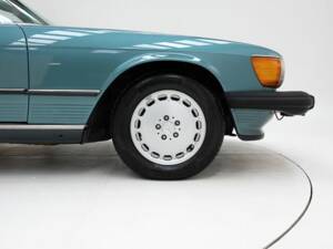 Image 10/15 of Mercedes-Benz 560 SL (1987)