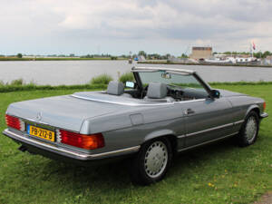 Bild 7/27 von Mercedes-Benz 560 SL (1989)