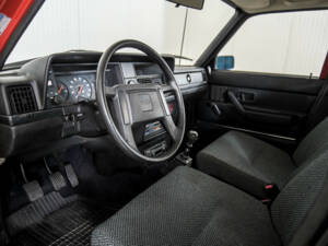 Image 11/50 of Volvo 240 (1983)