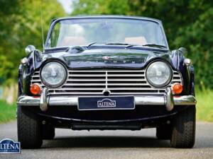 Imagen 2/36 de Triumph TR 4A IRS (1966)