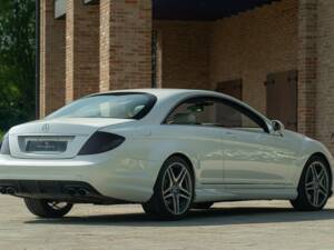 Imagen 13/50 de Mercedes-Benz CL 63 AMG (2009)