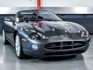 Image 3/7 de Jaguar XK8 4.2 (2005)