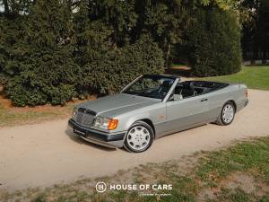 Image 2/43 of Mercedes-Benz 300 CE-24 (1993)