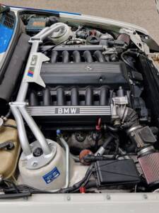 Image 12/70 of BMW M3 (1990)