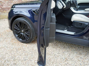 Image 10/50 of Land Rover Range Rover Sport P400e PHEV (2020)