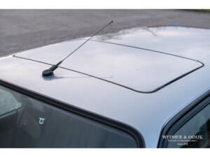 Image 40/50 de BMW 320i Touring (1989)
