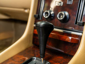 Image 33/59 of Mercedes-Benz 300 SL (1989)