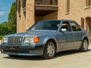 Image 1/50 of Mercedes-Benz 500 E (1992)