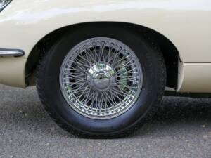 Image 47/50 of Jaguar E-Type (1969)