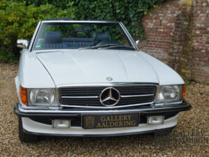 Image 32/50 of Mercedes-Benz 500 SL (1988)