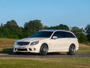 Immagine 26/50 di Mercedes-Benz C 63 AMG T (2009)