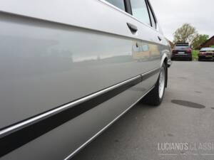 Image 18/59 of BMW 528i (1982)