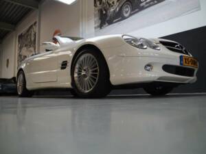 Image 23/50 of Mercedes-Benz SL 500 (2005)