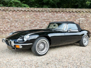 Image 12/50 of Jaguar E-Type V12 (1974)
