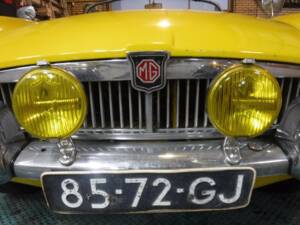 Image 24/50 of MG MGB (1967)