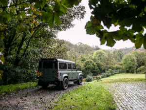 Image 12/50 of Land Rover Defender 110 Works V8 (2011)