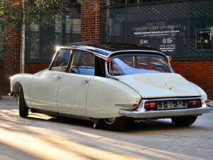 Image 3/56 of Citroën DS 19 (1958)