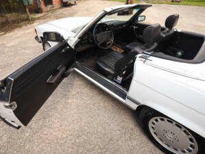 Image 10/73 of Mercedes-Benz 560 SL (1986)